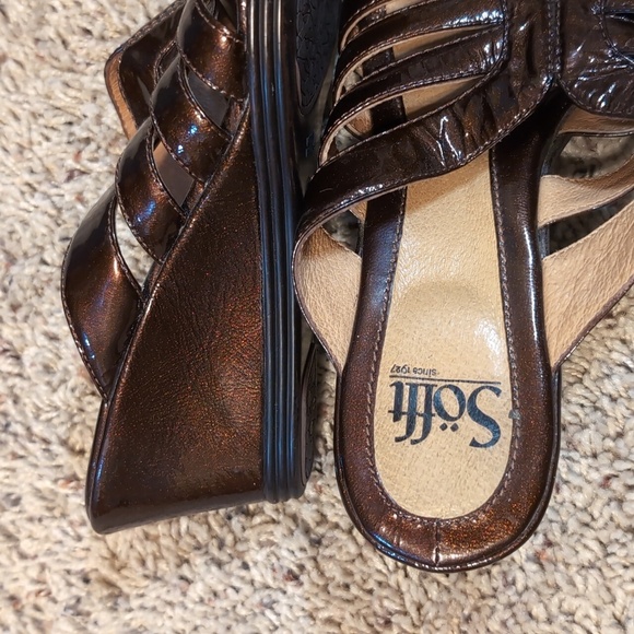 SOFFT Brown Metallic Patent Leather Wedge Sandals SZ 7M - Picture 5 of 9